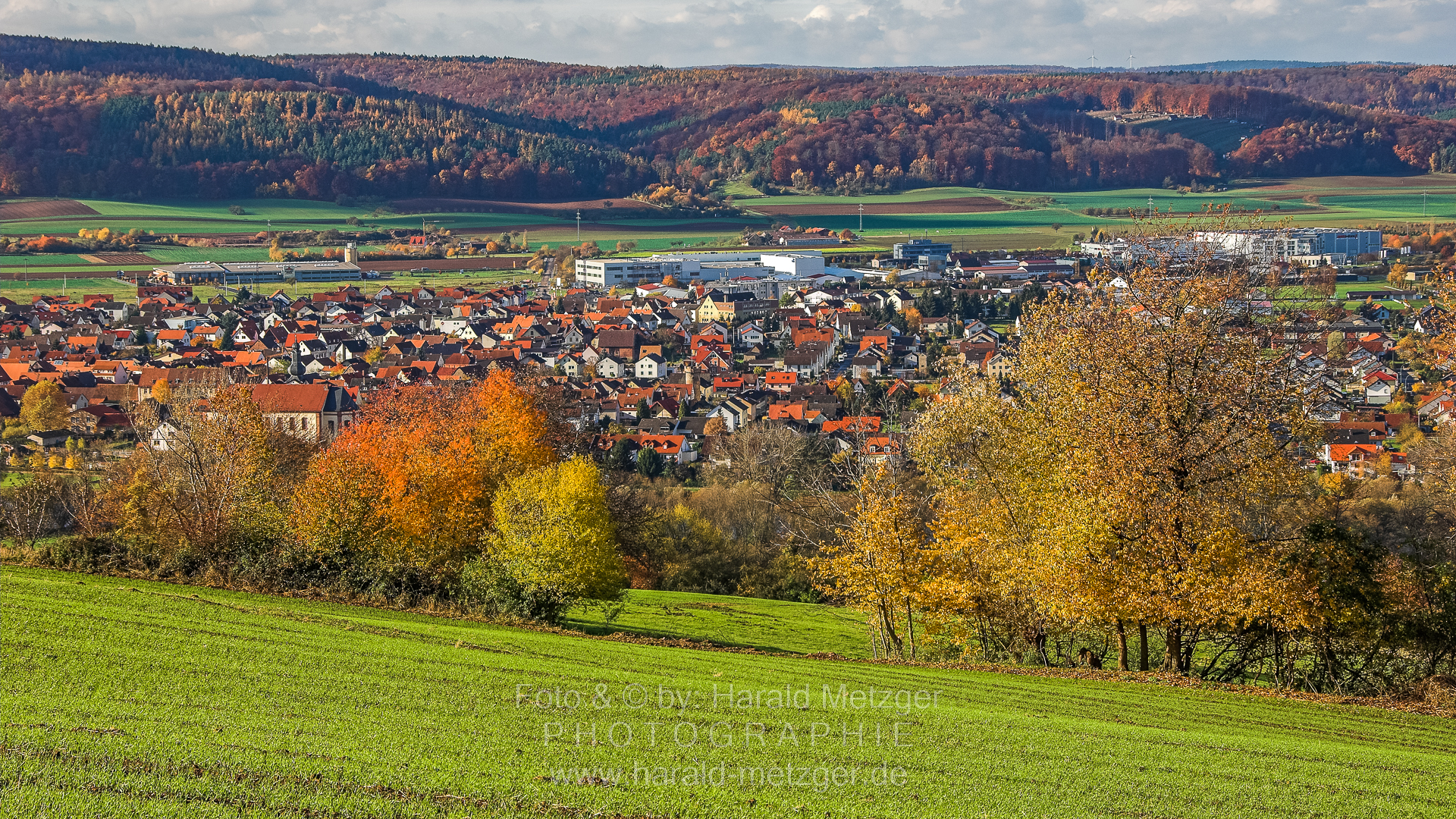 Herbststimmung am Plattenberg mit Blick auf Großwallstadt am Main - Bavaria, Germany - ca. 36 MB - 2006 - Copyright: Harald Metzger / absolut